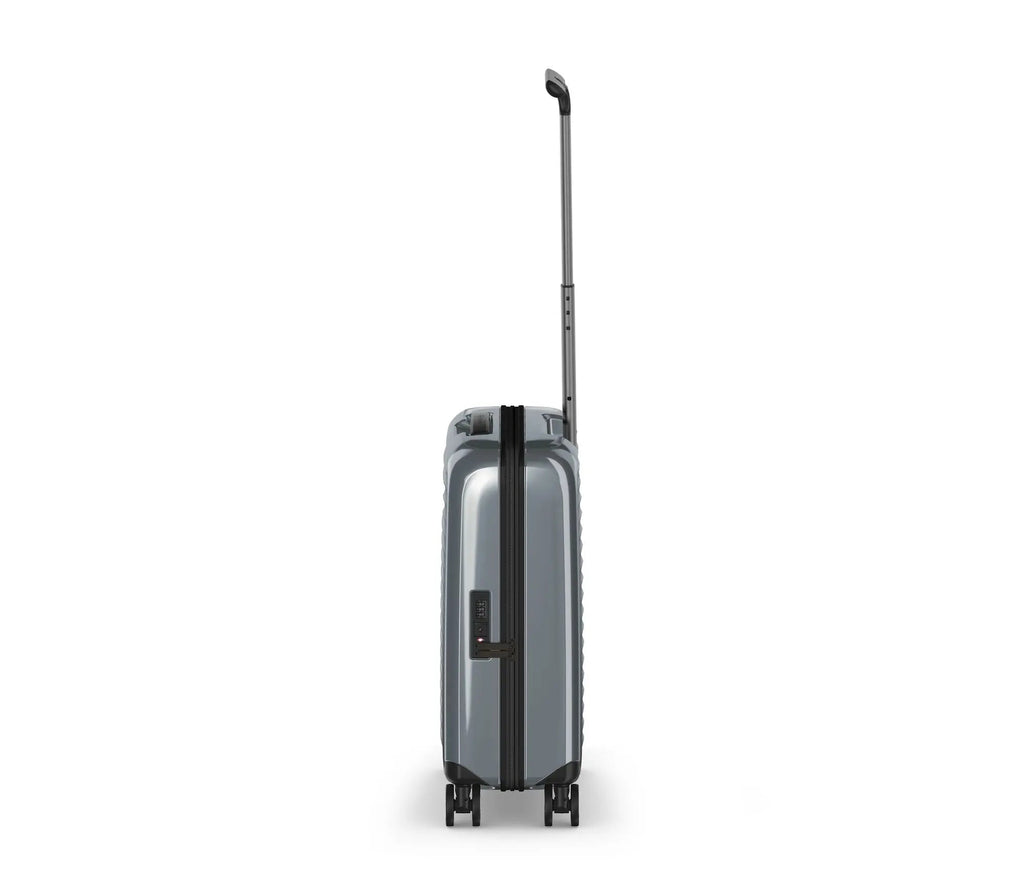 Victorinox Airox Medium Hardside Case- Capacity 74L - 46cm x 29cm x 69cm image 1
