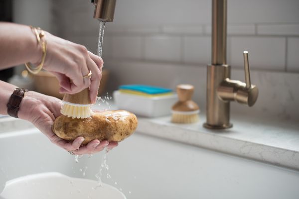 Full Circle Eye-Removing Potato Scrubber - White
