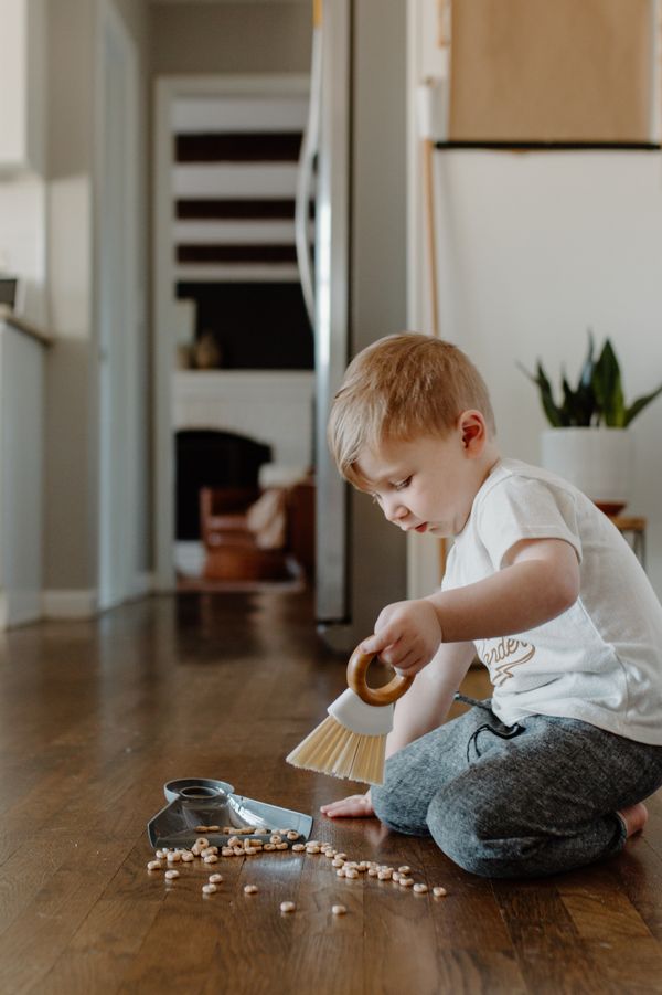 Full Circle Tiny Team Mini Brush & Dustpan Set - White