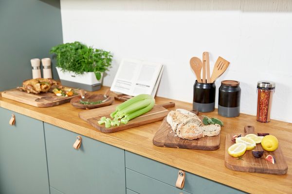Cole & Mason Barkway Acacia Large Board with Handle
