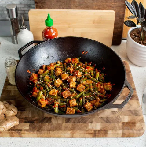 Lodge Cast Iron Wok 35.5cm image 2