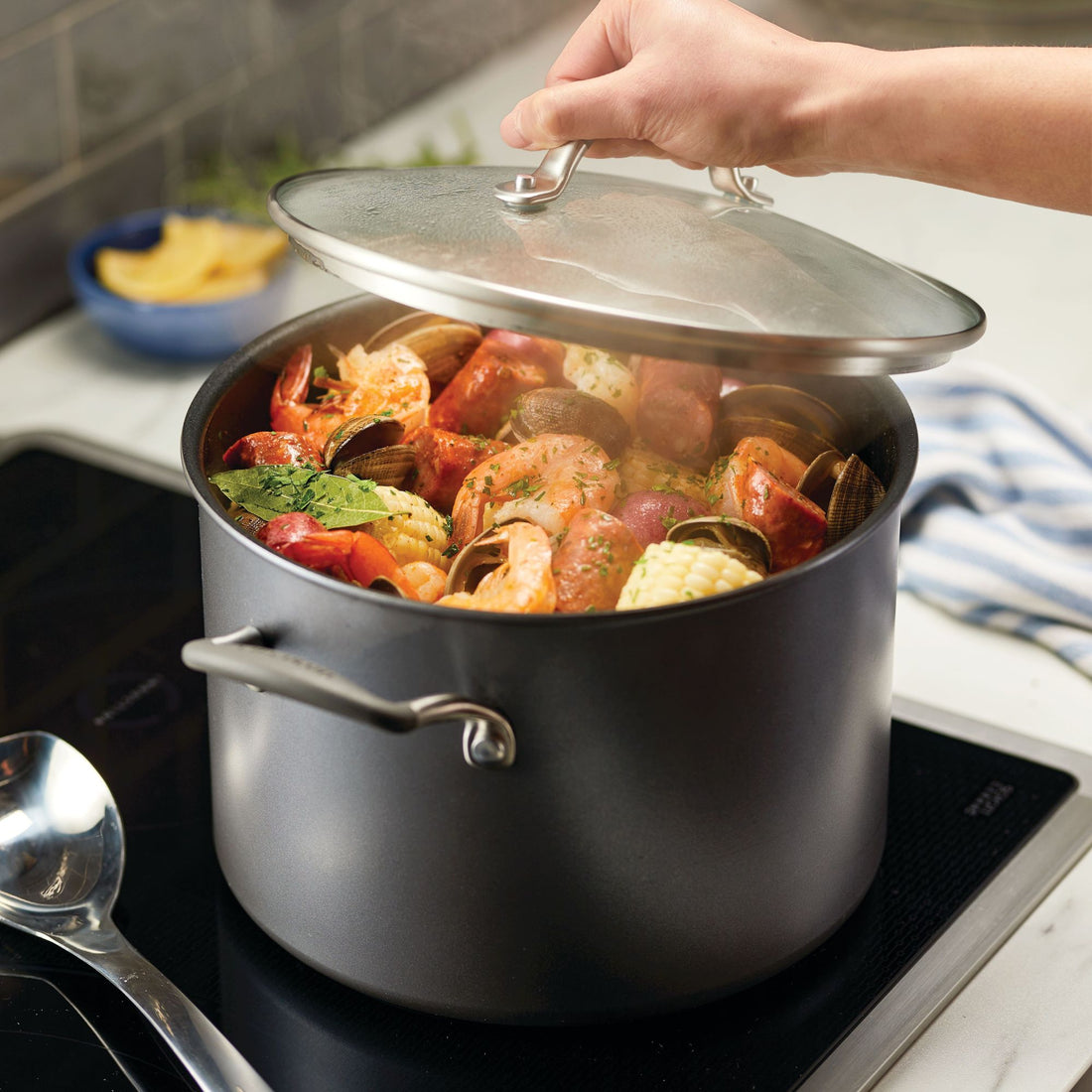 Circulon ScratchDefense A1 Nonstick Induction Covered Stockpot 24cm/7.6L image 1