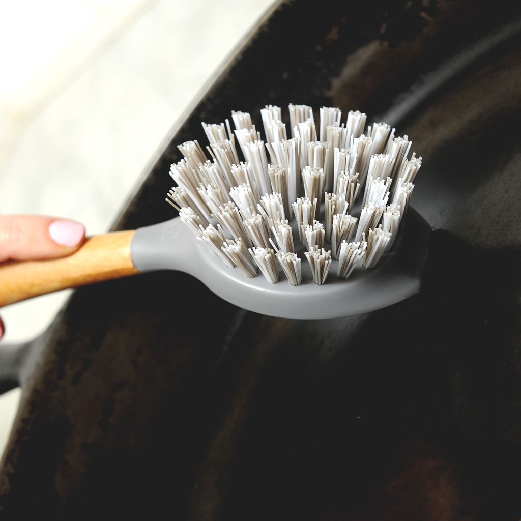 Full Circle Tenacious C Cast Iron Brush image 8