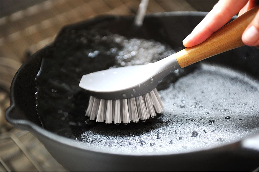 Full Circle Tenacious C Cast Iron Brush image 0