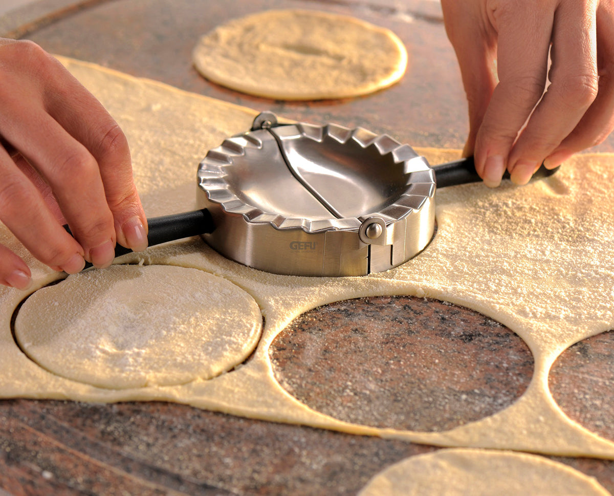 Gefu Ravioli-/pasta case maker RAVENNA foldable ? round image 1
