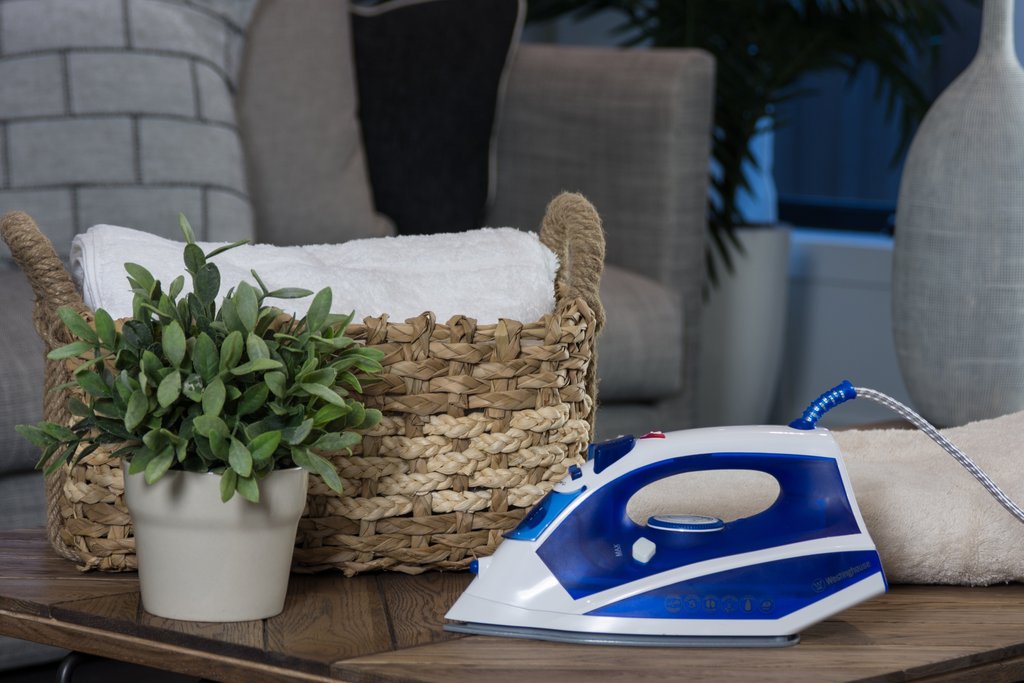 Westinghouse Opti-Glide Steam Iron image 1