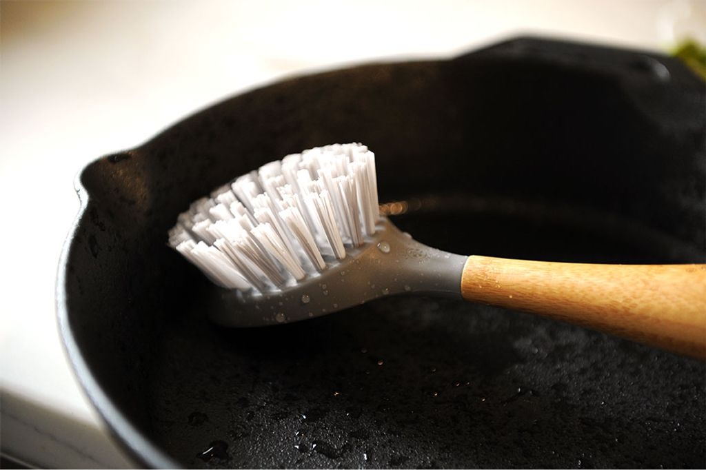 Full Circle Tenacious C Cast Iron Brush image 1