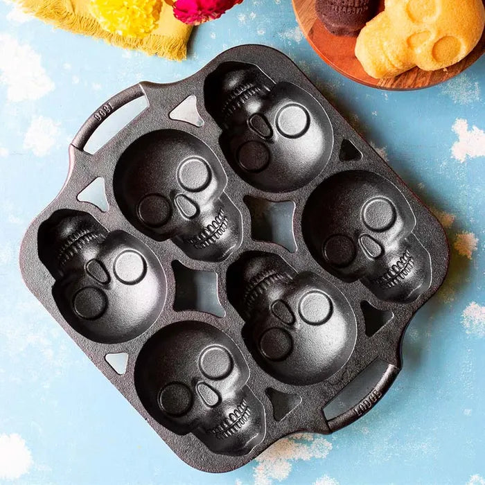 Lodge Skull Mini Cake Pan 31x27cm image 2
