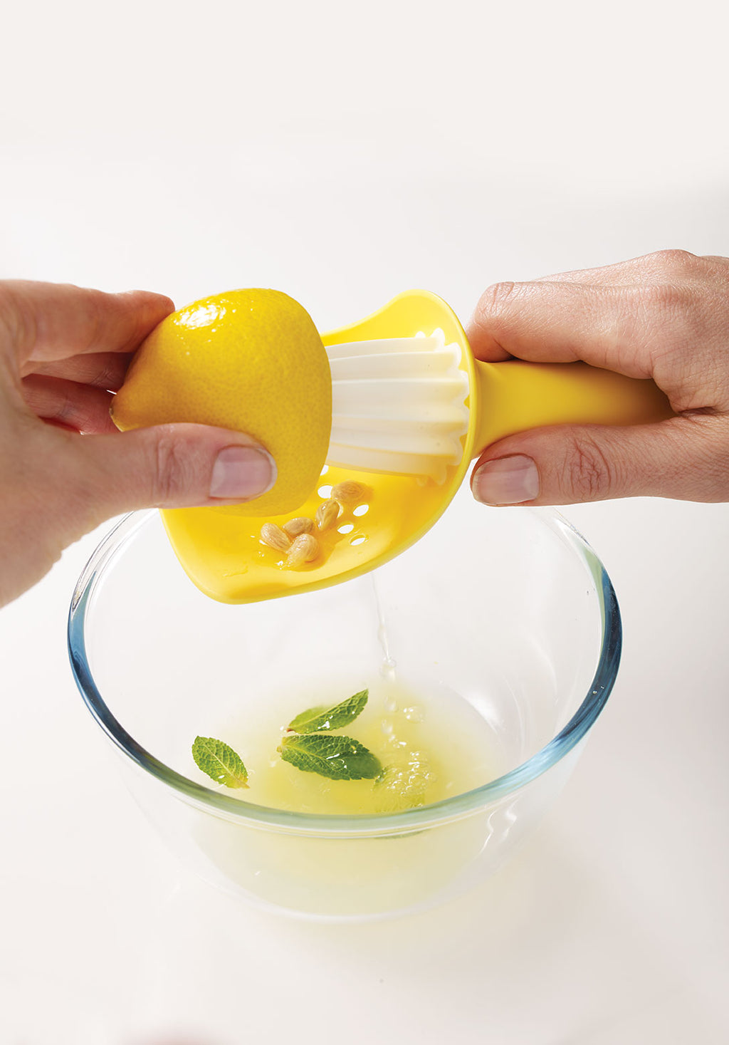 Joseph Joseph Catcher Citrus Reamer Yellow image 2