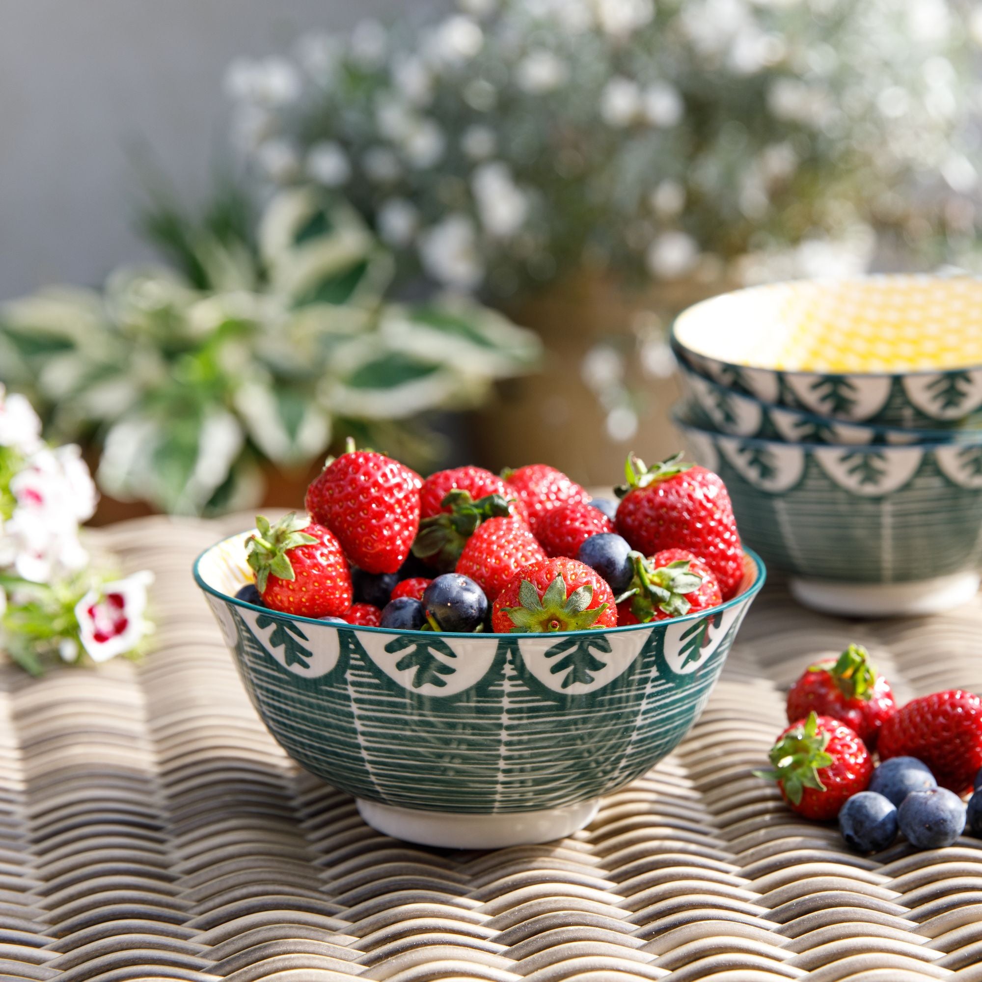 Mikasa Does it All Bowl 15.7cm - Leafy Green image 2