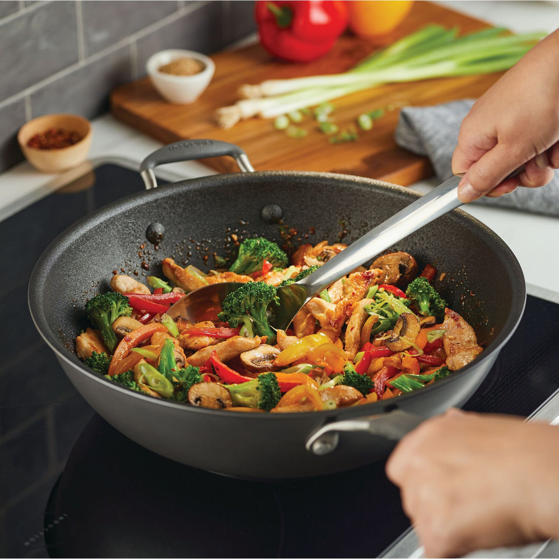 Circulon ScratchDefense A1 Nonstick Induction Nonstick Induction Open Stirfry 34cm image 1
