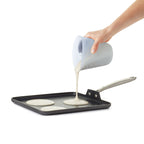 Oxo Squeeze & Pour Silicone Measuring Cup ? 2 Cup/500ml image 2