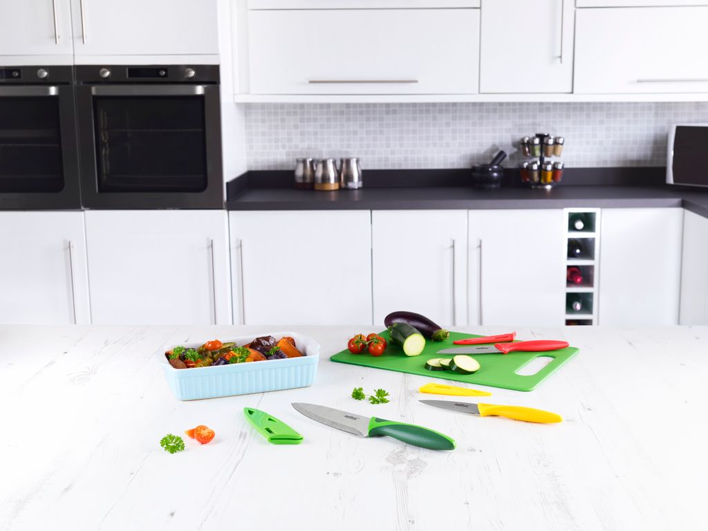Zyliss Chopping Board & 3pc Knife Set image 4