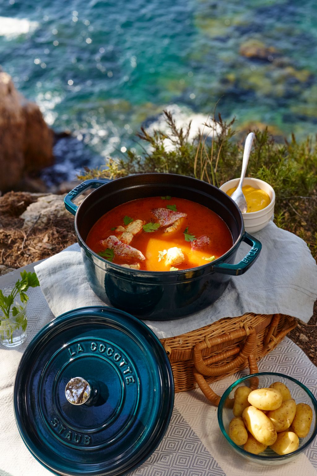 Staub Round Cocotte - 20cm La Mer image 2