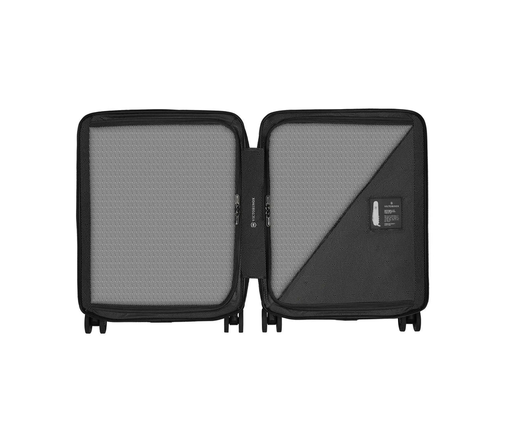 Victorinox Airox Medium Hardside Case- Capacity 74L - 46cm x 29cm x 69cm image 6